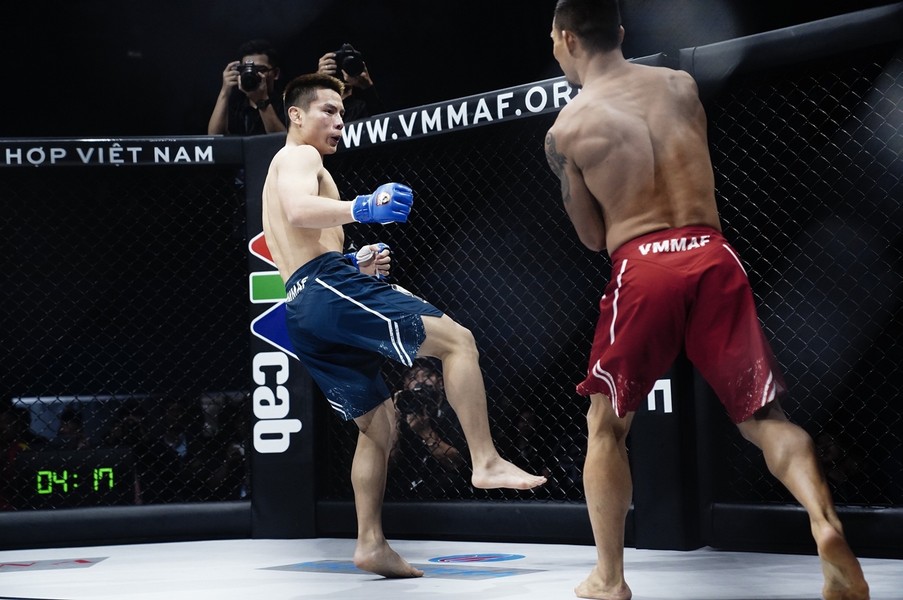 Lý Tiểu Long của Trung Quốc bị Quang Lộc hạ đo ván như thế nào?