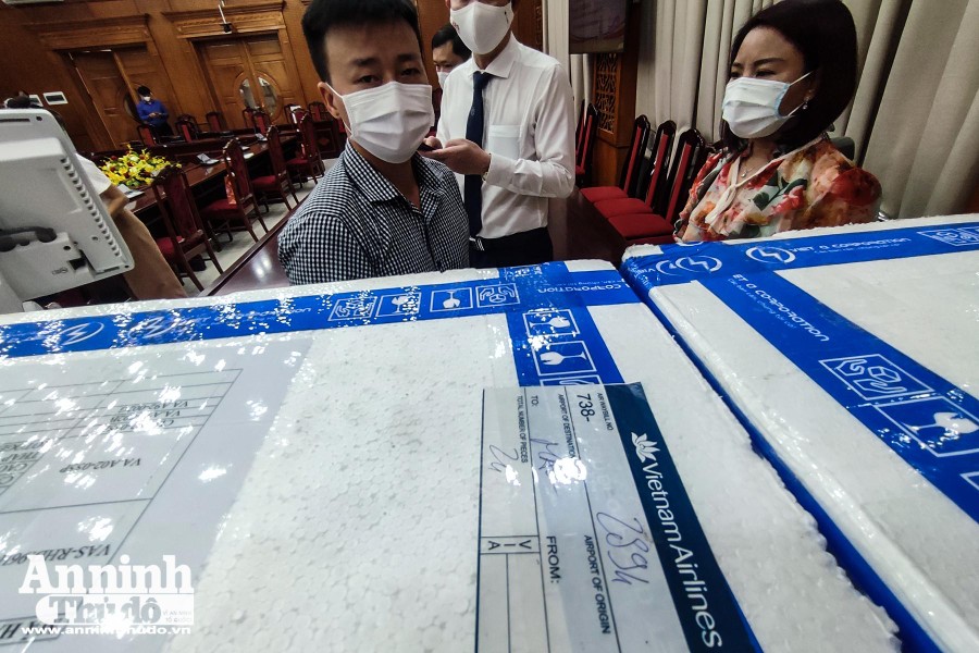 [ẢNH] Cận cảnh những trang thiết bị y tế doanh nghiệp ủng hộ TP Hà Nội