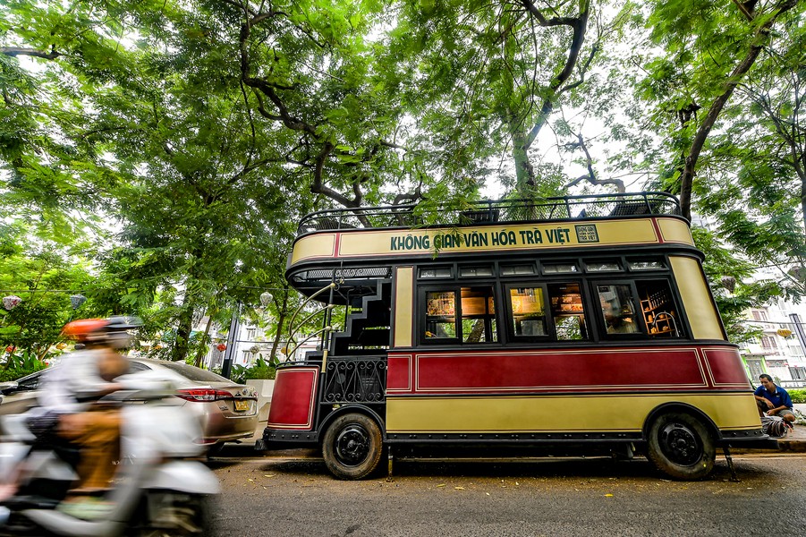 Cận cảnh tàu điện bánh hơi 