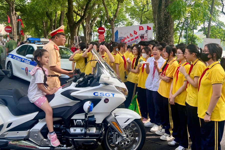 Ấn tượng triển lãm “Công an Thủ đô khắc ghi lời Bác”