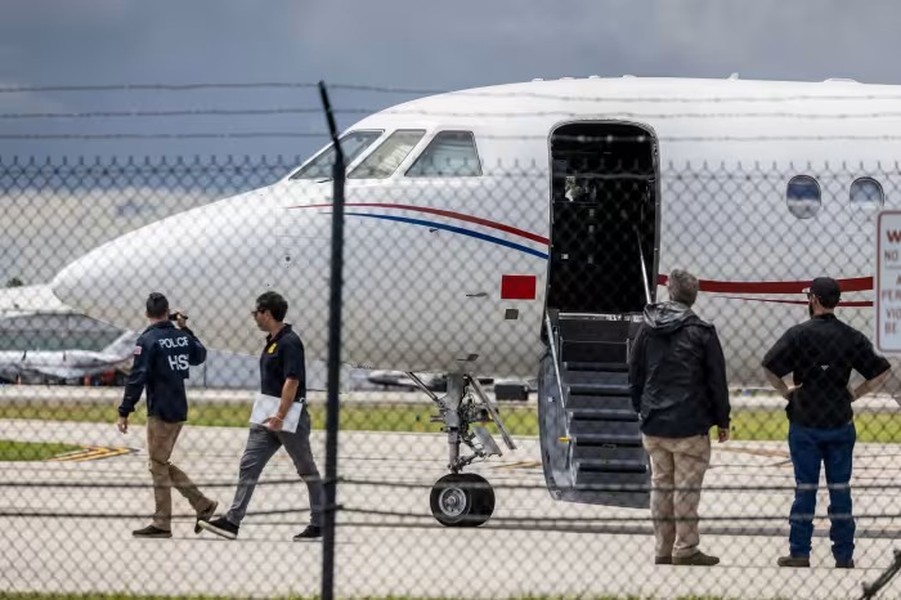 Mỹ tịch thu chuyên cơ của Tổng thống Maduro, Venezuela cáo buộc Washington ‘ăn cướp’
