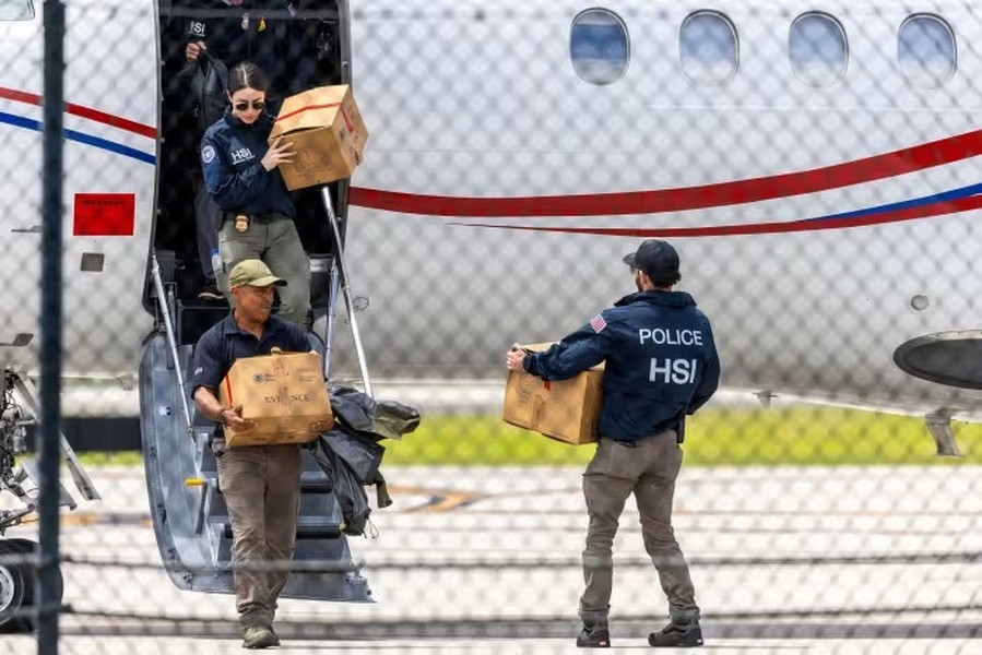 Mỹ tịch thu chuyên cơ của Tổng thống Maduro, Venezuela cáo buộc Washington ‘ăn cướp’