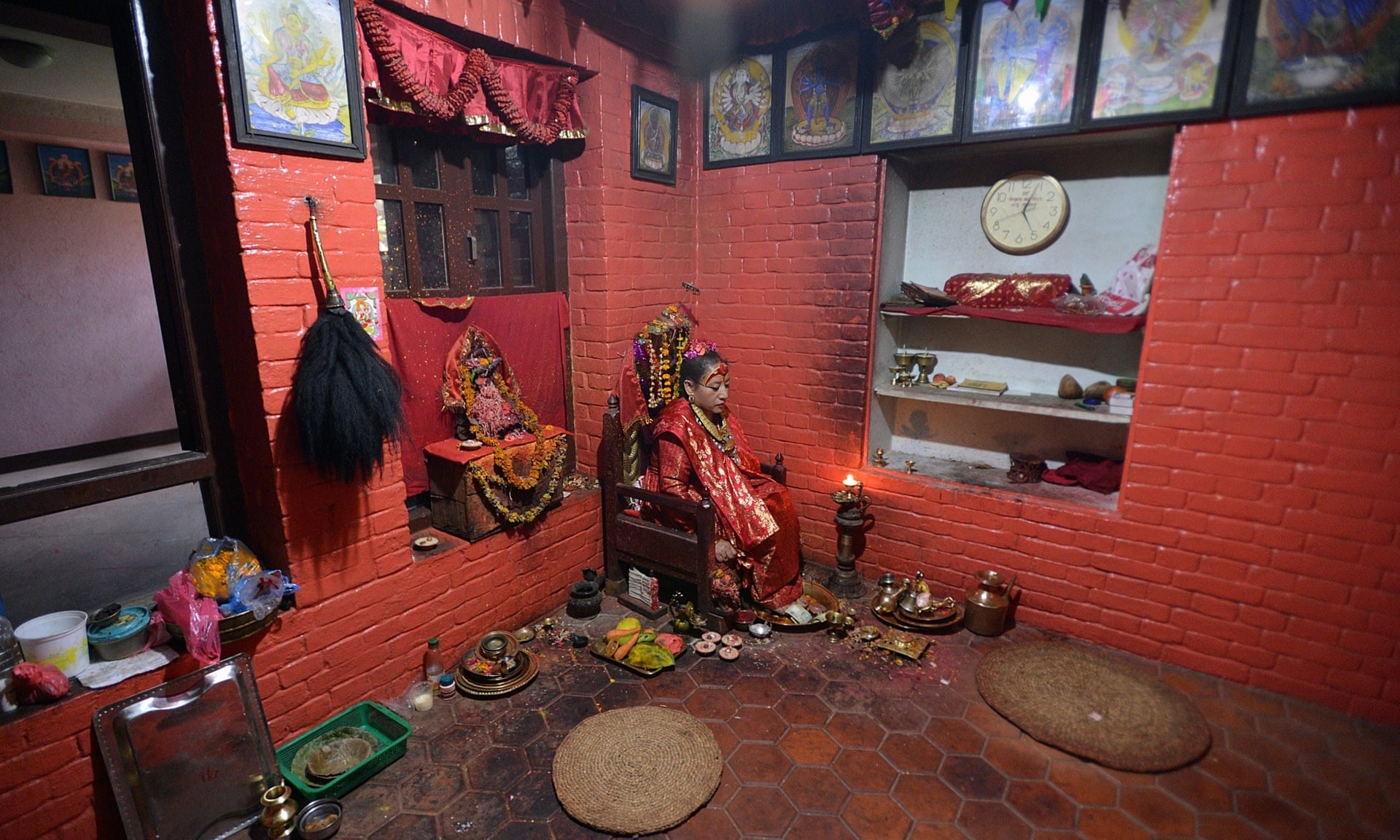 Kumari tại Nepal (2): Nữ thần hoàn tục ra sao? ảnh 9 Kumari tại Nepal (2): Nữ thần hoàn tục ra sao? ảnh 9