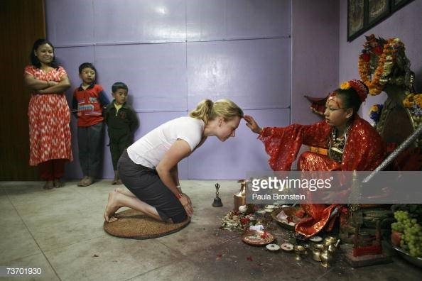 Kumari tại Nepal (2): Nữ thần hoàn tục ra sao? ảnh 4 Kumari tại Nepal (2): Nữ thần hoàn tục ra sao? ảnh 4