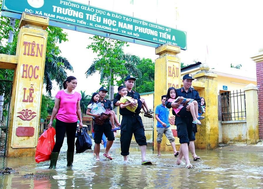 Lực lượng Công an nhân dân không ngừng củng cố, giữ vững mối quan hệ gắn bó quân dân, góp phần xây dựng “thế trận lòng dân” ngày càng vững chắc, thực hiện tốt công tác dân vận của Đảng, Nhà nước trong tình hình mới (Ảnh: Đinh Tuấn Anh) Lực lượng Công an nhân dân không ngừng củng cố, giữ vững mối quan hệ gắn bó quân dân, góp phần xây dựng “thế trận lòng dân” ngày càng vững chắc, thực hiện tốt công tác dân vận của Đảng, Nhà nước trong tình hình mới (Ảnh: Đinh Tuấn Anh)