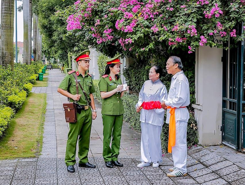 Xây dựng “thế trận lòng dân” là một trong những điểm căn cốt nhất, bản chất nhất, khâu quan trọng đặc biệt để nâng cao sức mạnh tổng hợp, sức mạnh chiến đấu của lực lượng vũ trang, cụ thể là lực lượng Công an nhân dân và nhân dân ta (Ảnh: Trần Hậu Lân) Xây dựng “thế trận lòng dân” là một trong những điểm căn cốt nhất, bản chất nhất, khâu quan trọng đặc biệt để nâng cao sức mạnh tổng hợp, sức mạnh chiến đấu của lực lượng vũ trang, cụ thể là lực lượng Công an nhân dân và nhân dân ta (Ảnh: Trần Hậu Lân)