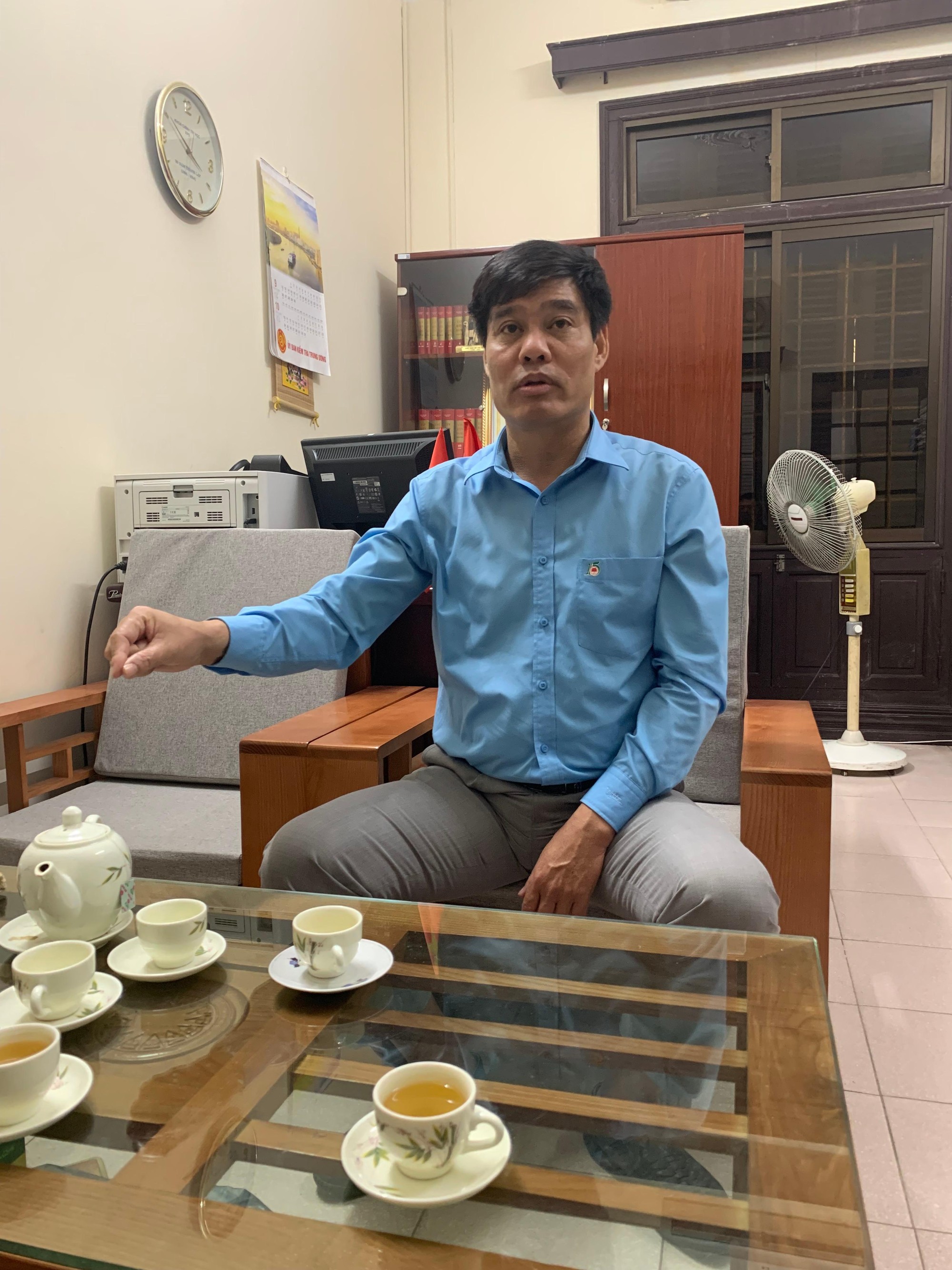Phó Giáo sư, Tiến sĩ Lê Văn Cường - Phó Viện trưởng Viện Xây dựng Đảng trả lời phỏng vấn An ninh Thủ đô (Ảnh: Nguyễn Tuấn Dũng) Phó Giáo sư, Tiến sĩ Lê Văn Cường - Phó Viện trưởng Viện Xây dựng Đảng trả lời phỏng vấn An ninh Thủ đô (Ảnh: Nguyễn Tuấn Dũng)