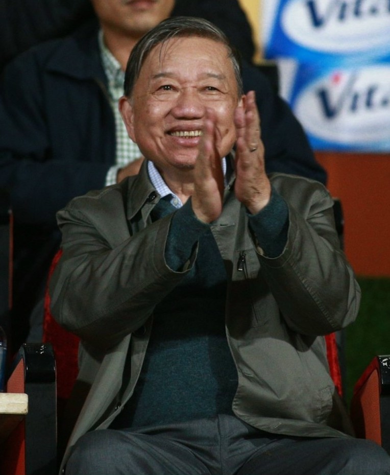 Đồng chí Tô Lâm, Ủy viên Bộ Chính trị, Bộ trưởng Bộ Công an rất quan tâm và nhiều lần trực tiếp đến sân vận động cổ vũ, động viên thầy trò CLB CAHN thi đấu