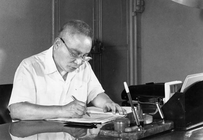 Đồng chí Bộ trưởng Trần Quốc Hoàn tại phòng làm việc (Ảnh tư liệu) Đồng chí Bộ trưởng Trần Quốc Hoàn tại phòng làm việc (Ảnh tư liệu)