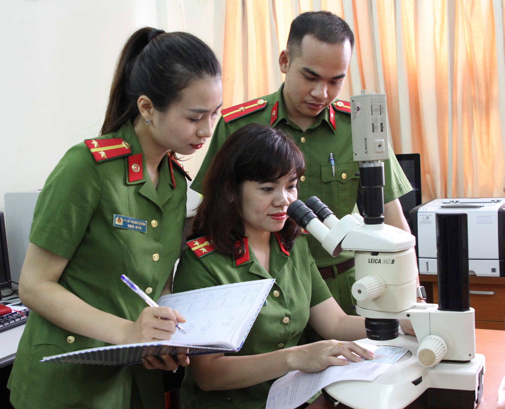 Nghiên cứu khoa học trong lực lượng Công an nhân dân để cung cấp nền tảng căn cứ, luận cứ cho công tác tham mưu (Ảnh: Tạ Công Dân) Nghiên cứu khoa học trong lực lượng Công an nhân dân để cung cấp nền tảng căn cứ, luận cứ cho công tác tham mưu (Ảnh: Tạ Công Dân)