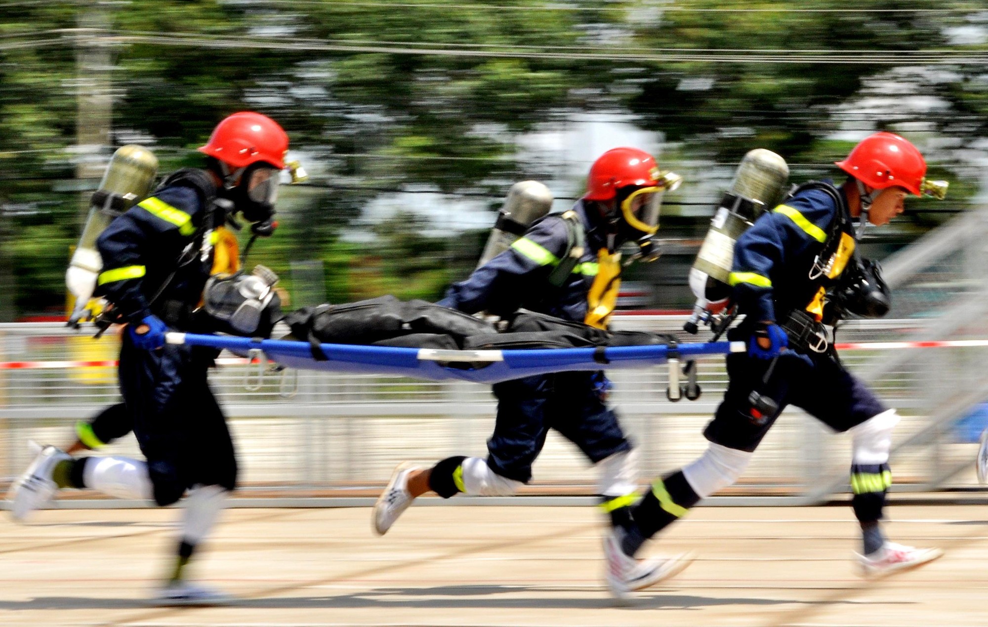 Công an Hà Nội diễn tập phương án phòng cháy, chữa cháy và cứu nạn, cứu hộ (Ảnh: Đinh Tuấn Anh) Công an Hà Nội diễn tập phương án phòng cháy, chữa cháy và cứu nạn, cứu hộ (Ảnh: Đinh Tuấn Anh)