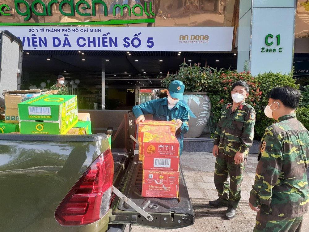Hàng trăm nghìn sản phẩm Trà Thanh Nhiệt Dr Thanh, Trà Xanh 0 Độ được gửi đến “tiếp sức” tại các bệnh viện dã chiến trong tâm dịch Hàng trăm nghìn sản phẩm Trà Thanh Nhiệt Dr Thanh, Trà Xanh 0 Độ được gửi đến “tiếp sức” tại các bệnh viện dã chiến trong tâm dịch
