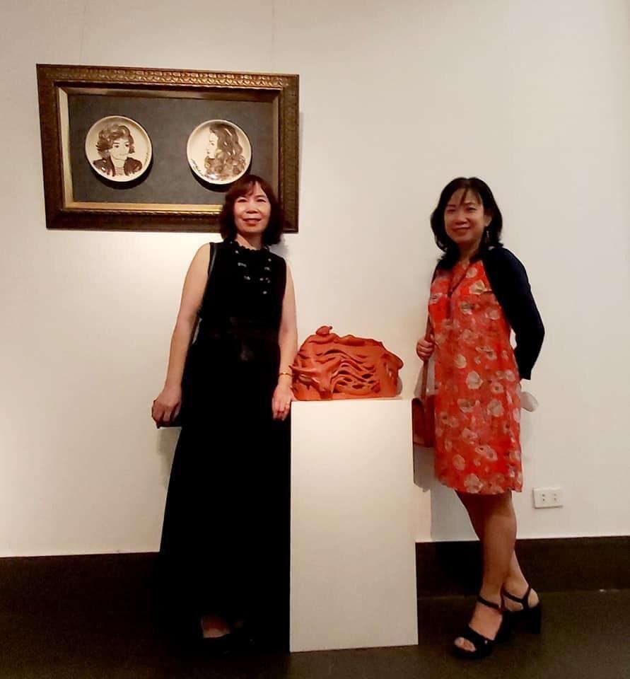 Họa sĩ Lưu Thị Thanh Lan với một người bạn học thân thiết - họa sĩ Lê Ngọc Huyền Họa sĩ Lưu Thị Thanh Lan với một người bạn học thân thiết - họa sĩ Lê Ngọc Huyền