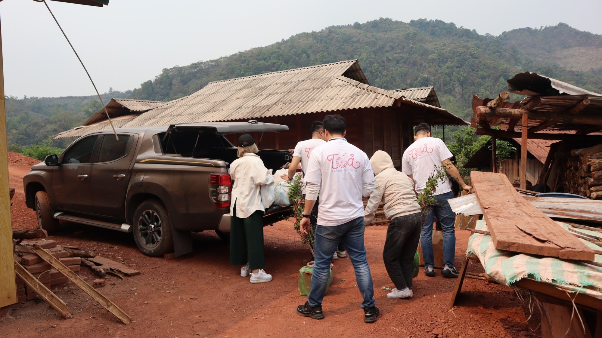Một chuyến công tác của Nhóm thiện nguyện Tỏa Một chuyến công tác của Nhóm thiện nguyện Tỏa