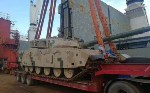 Chiếc xe tăng VT-4 đang được trả về Trung Quốc Chiếc xe tăng VT-4 đang được trả về Trung Quốc