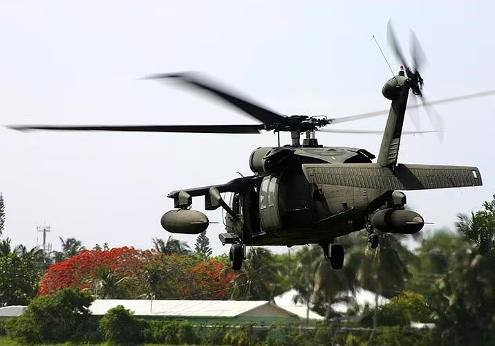 Phiên bản đầu tiên UH-60A được bàn giao cho lục quân Mỹ thực hiện vào tháng 10-1978 và chính thức phục vụ vào tháng 6-1979. Phiên bản đầu tiên UH-60A được bàn giao cho lục quân Mỹ thực hiện vào tháng 10-1978 và chính thức phục vụ vào tháng 6-1979.