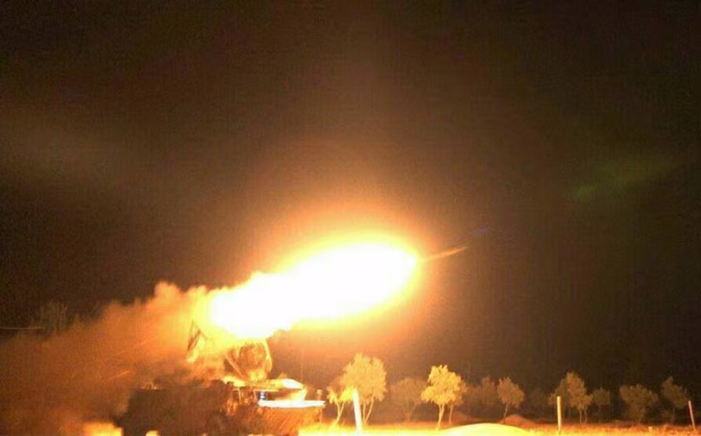 Theo tuyên bố của Thiếu tướng Yahya Sari, phát ngôn viên của Lực lượng Vũ trang Yemen (đồng minh chủ chốt Houthi), vụ bắn hạ diễn ra hôm 29-11 khi chiếc trực thăng tấn công của Saudi Arabia đang hoạt động ở khu vực giáp ranh biên giới Yemen. Theo tuyên bố của Thiếu tướng Yahya Sari, phát ngôn viên của Lực lượng Vũ trang Yemen (đồng minh chủ chốt Houthi), vụ bắn hạ diễn ra hôm 29-11 khi chiếc trực thăng tấn công của Saudi Arabia đang hoạt động ở khu vực giáp ranh biên giới Yemen.