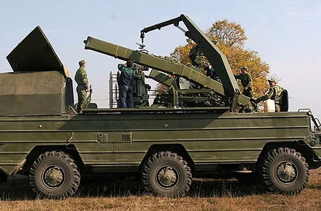 Giới phân tích cho rằng có thể chiếc AH-64 Apache của Saudi Arabia đã không kích hệ thống phòng không này, nhưng vì đánh trượt nên chúng đã bị hệ thống này phản đòn. Giới phân tích cho rằng có thể chiếc AH-64 Apache của Saudi Arabia đã không kích hệ thống phòng không này, nhưng vì đánh trượt nên chúng đã bị hệ thống này phản đòn.