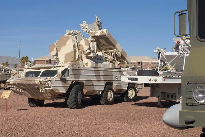 9K33 Osa (Ong bắp cày) là một hệ thống tên lửa đất đối không di động tầm thấp do Liên Xô nghiên cứu chế tạo trong thời kỳ Chiến tranh Lạnh, NATO gọi nó bằng cái tên SA-8 Gecko. 9K33 Osa (Ong bắp cày) là một hệ thống tên lửa đất đối không di động tầm thấp do Liên Xô nghiên cứu chế tạo trong thời kỳ Chiến tranh Lạnh, NATO gọi nó bằng cái tên SA-8 Gecko.