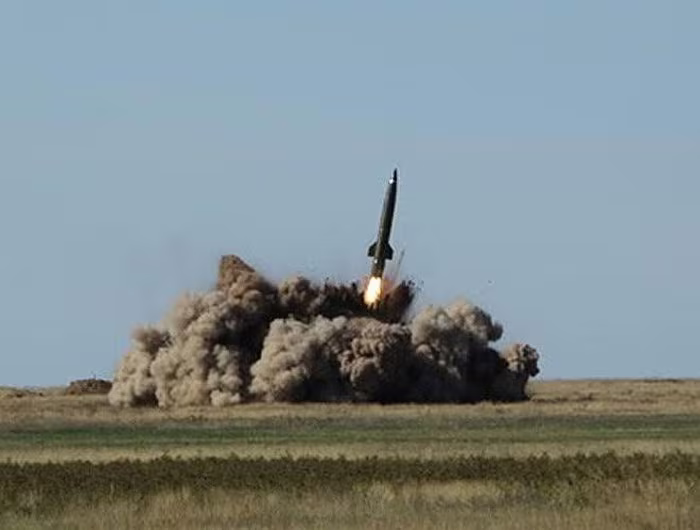 Công việc nghiên cứu Tochka được bắt đầu vào năm 1968 và hoàn thành trong năm 1973, tuy nhiên phải đến năm 1976 nó mới chính thức được biên chế cho Quân đội Xô viết. Công việc nghiên cứu Tochka được bắt đầu vào năm 1968 và hoàn thành trong năm 1973, tuy nhiên phải đến năm 1976 nó mới chính thức được biên chế cho Quân đội Xô viết.