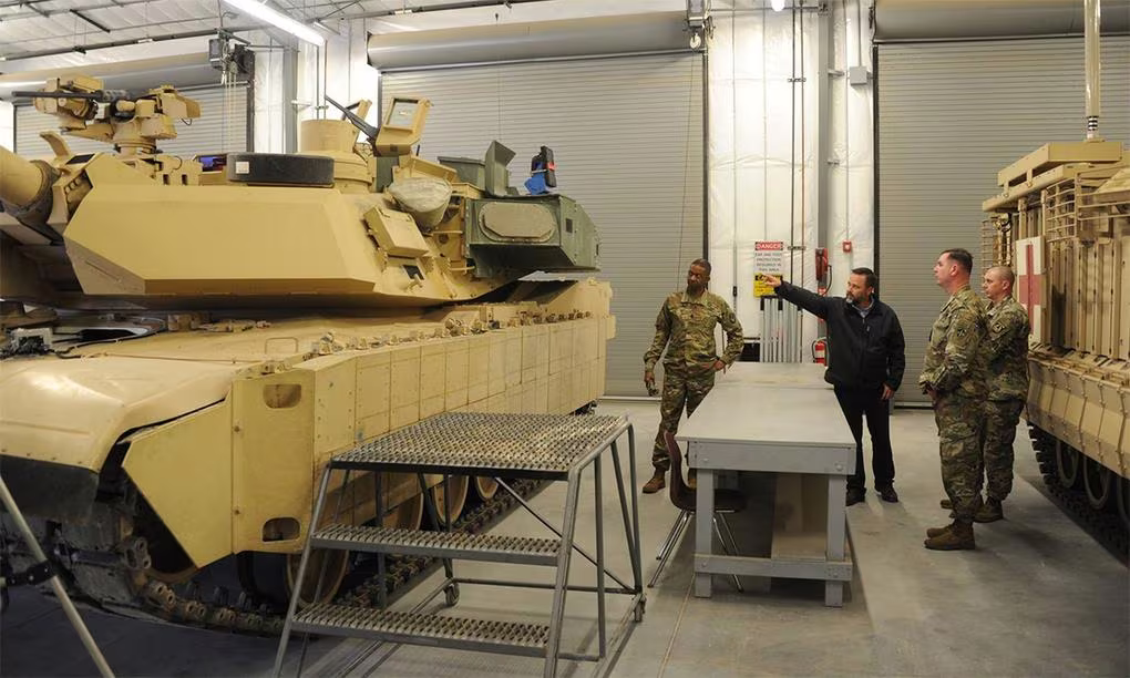 Lục quân Mỹ tiếp nhận vài chiếc M1A2 SEPv3 đầu tiên hồi tháng 10-2017 để thử nghiệm. Lục quân Mỹ tiếp nhận vài chiếc M1A2 SEPv3 đầu tiên hồi tháng 10-2017 để thử nghiệm.