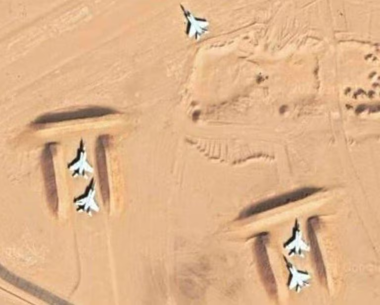 Máy bay MiG-25 được nhìn thấy tại Lybia