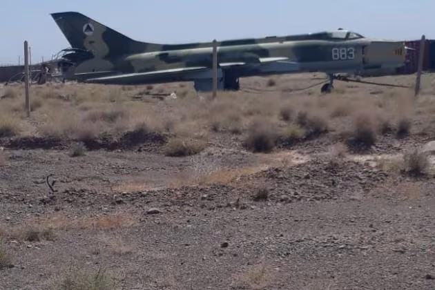 Chiến đấu cơ Su-22 Taliban mới thu giữ được của quân đội Afghanistan Chiến đấu cơ Su-22 Taliban mới thu giữ được của quân đội Afghanistan