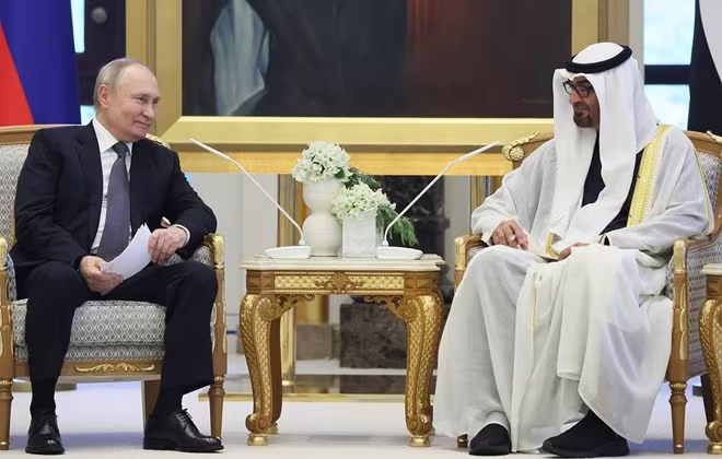 Tổng thống UAE Mohamed bin Zayed Al Nahyan hội đàm với Tổng thống Nga Vladimir Putin, ngày 6/12
