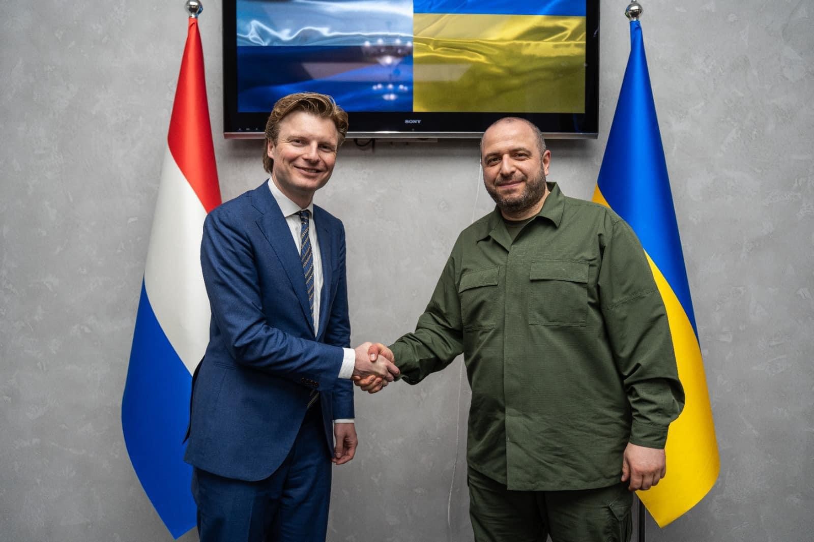 Bộ trưởng Quốc phòng Hà Lan Ruben Brekelmans và người đồng cấp Ukraine