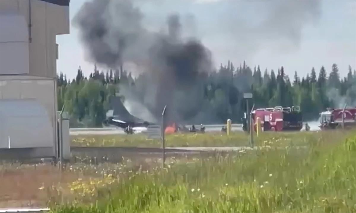 Hiện trường vụ tiêm kích F-16D Hàn Quốc rơi tại Alaska, Mỹ ngày 11/6.