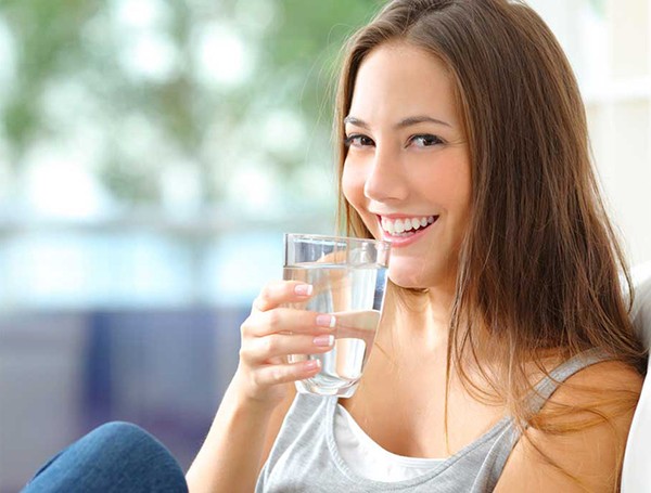 Những lợi ích đối với sức khỏe khi uống đủ nước mỗi ngày