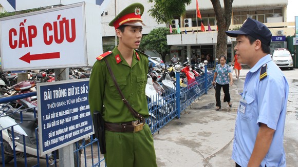 Lực lượng Cảnh sát bảo vệ được tăng cường phối hợp với bảo vệ các bệnh viện trong đó có bệnh viện Nhi Trung ương đảm bảo ANTT trong và ngoài khu vực bệnh viện