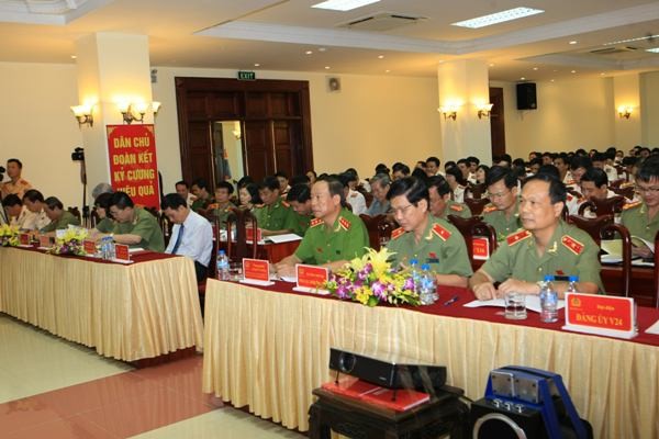 Các đại biểu dự Đại hội nhất trí cao với báo cáo của Đảng bộ Cục CSGT nhiệm kỳ 2010-2015
