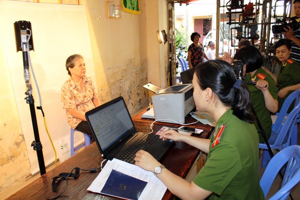 Mỗi lần di chuyển xuống địa bàn, tổ công tác phải mang theo rất nhiều thiết bị