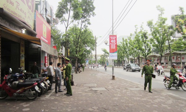 Vỉa hè đường Hoàng Quốc Việt, phường Cổ Nhuế 1, quận Bắc Từ Liêm đã rất thông thoáng