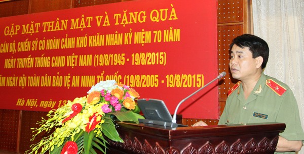Thiếu tướng Nguyễn Đức Chung, Bí thư Đảng ủy, Giám đốc CATP phát biểu tại buổi gặp mặt