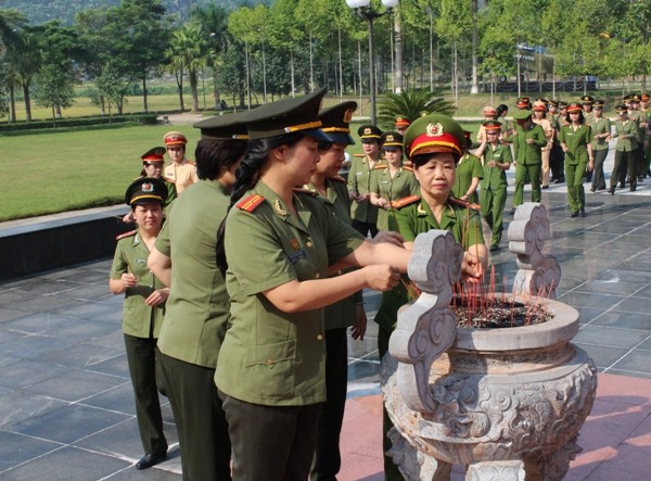 Hoạt động về nguồn nhiều ý nghĩa ảnh 4
