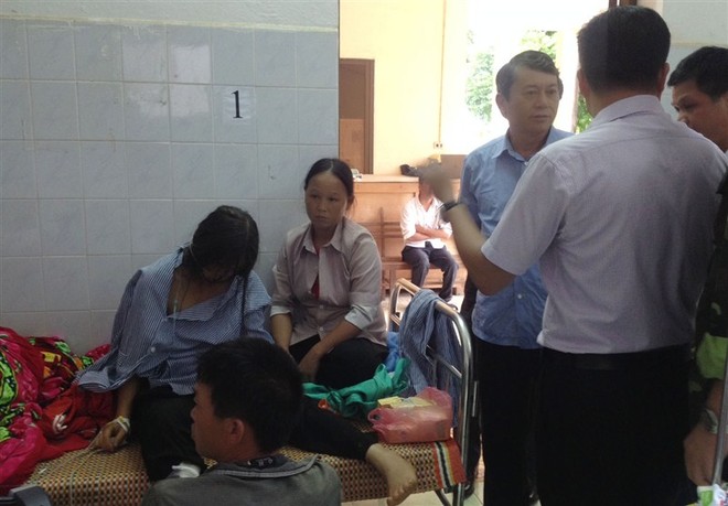 Chủ tịch tỉnh Cao Bằng Hoàng Xuân Ánh đến thăm và hỗ trợ các nạn nhân vụ lở núi