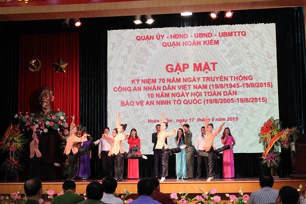 Tiết mục văn nghệ tại buổi gặp mặt