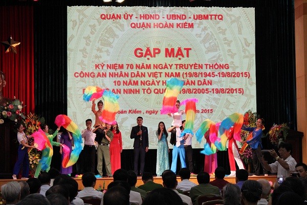 Tiết mục văn nghệ đặc sắc tại buổi gặp mặt