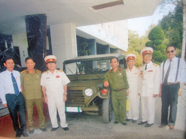 “Hạnh phúc lắm khi cầm trên tay phất lá cờ giải phóng!” ảnh 1