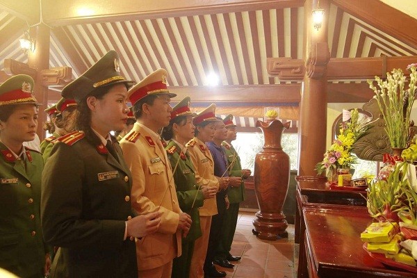 Cụm thi đua số 3 - CATP Hà Nội dâng hương tưởng nhớ Bác Hồ ảnh 1