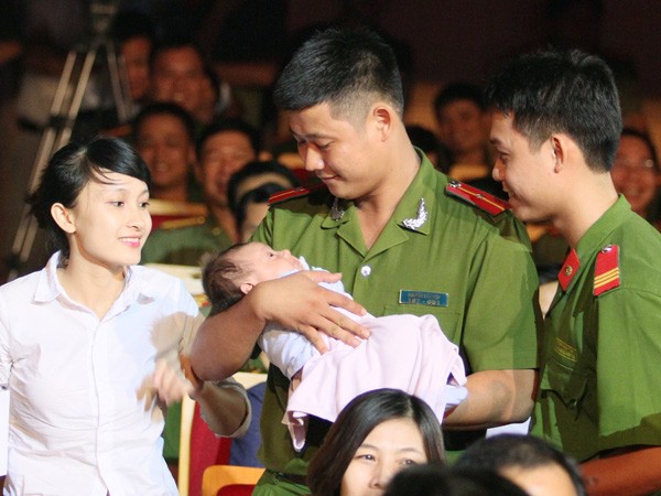 Chương trình giao lưu nghệ thuật "Những bước chân lặng lẽ" do CATP Hà nội tổ chức: Lắng đọng và dung dị! ảnh 8