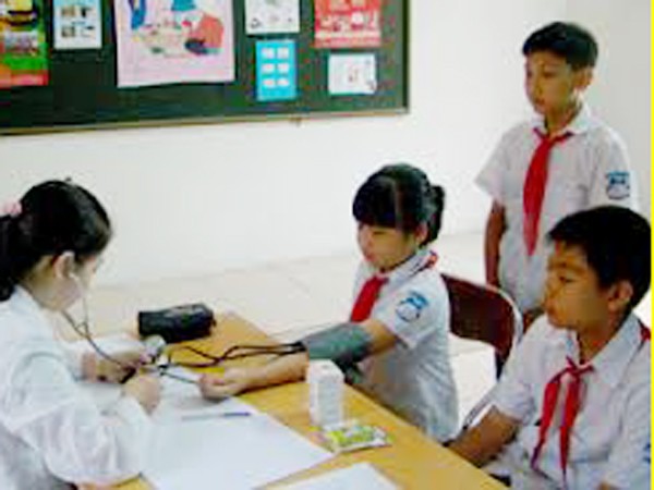 Bộ Y tế lý giải việc học sinh không được đóng BHYT theo hộ gia đình ảnh 1