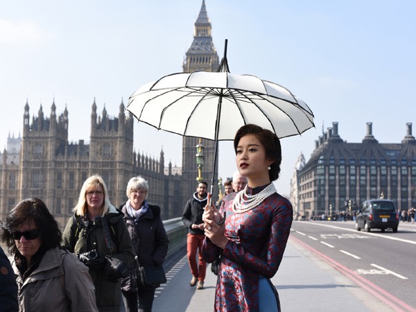 Á hậu Huyền My mang vẻ đẹp thiếu nữ Hà thành tới London ảnh 5
