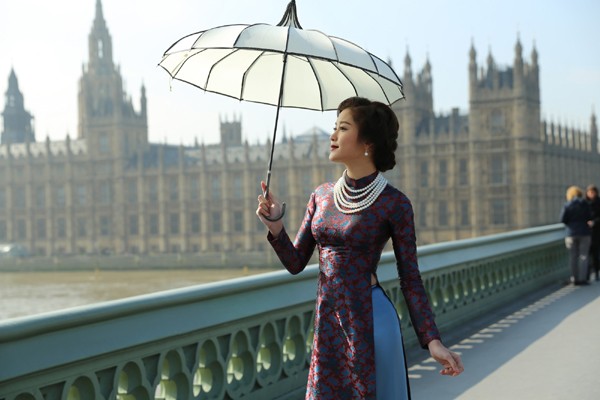 Á hậu Huyền My mang vẻ đẹp thiếu nữ Hà thành tới London ảnh 4
