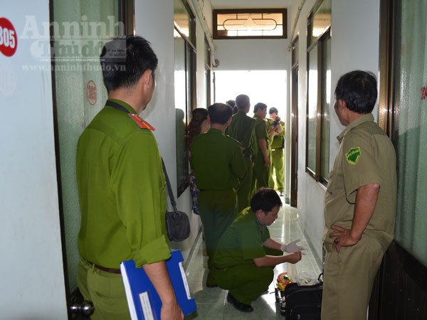 Lực lượng Công an khám nghiệm hiện trường