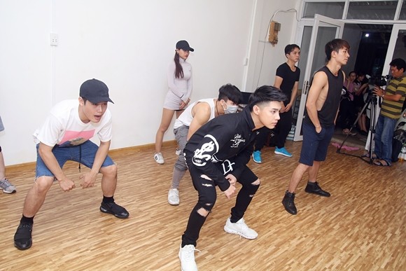 Noo Phước Thịnh ăn vội vàng, chuyên tâm tập luyện cho "Asia Song Festival 2016" ảnh 2