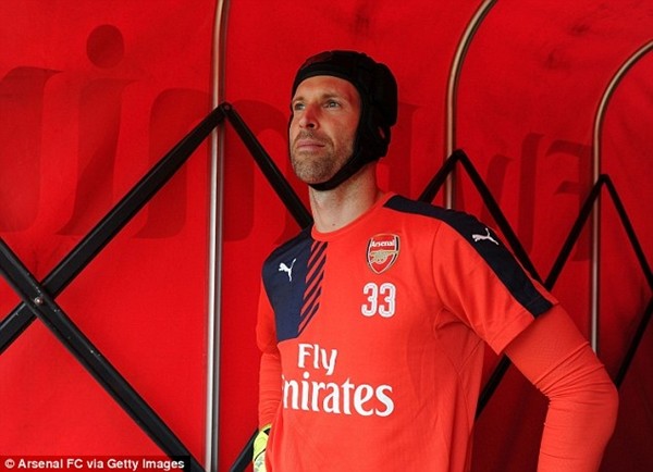 Thủ môn Petr Cech gia nhập Arsenal từ kình địch cùng thành phố, Chelsea