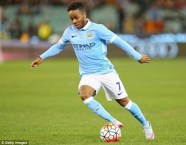 Sterling trở thành cầu thủ người Anh đắt giá nhất trong lịch sử sau khi gia nhập Manchester City từ Liverpool với giá 50 triệu bảng hồi tháng 7.